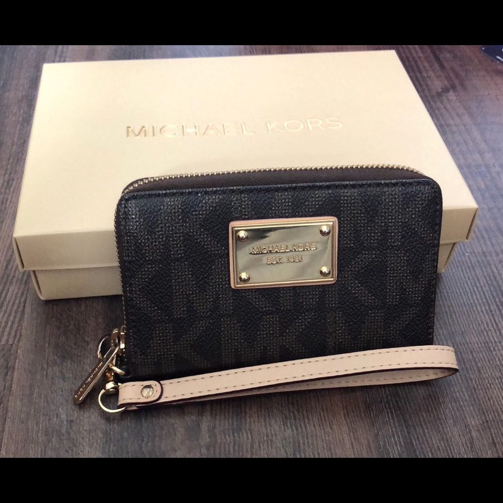 Michael Kors Wristlet
